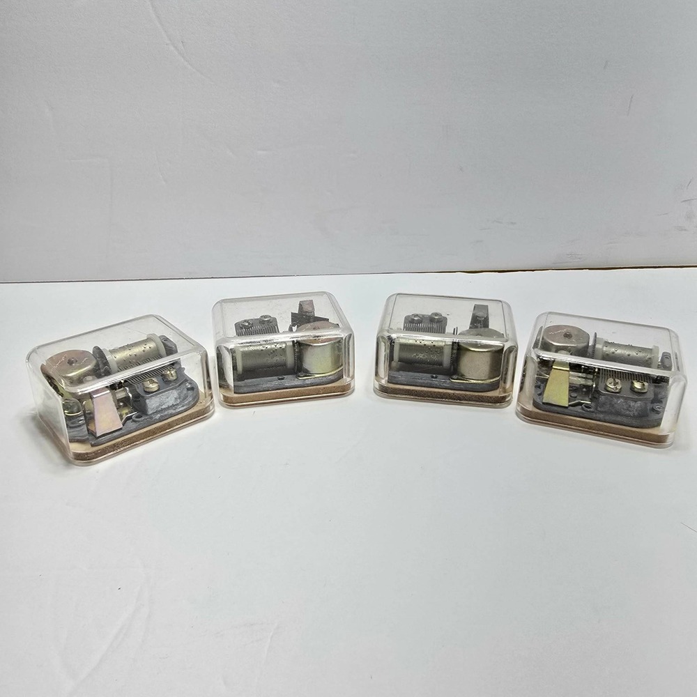 Sankyo Japan Wind Up Music Box Set of 4 Christmas Holiday Songs Clear No Keys